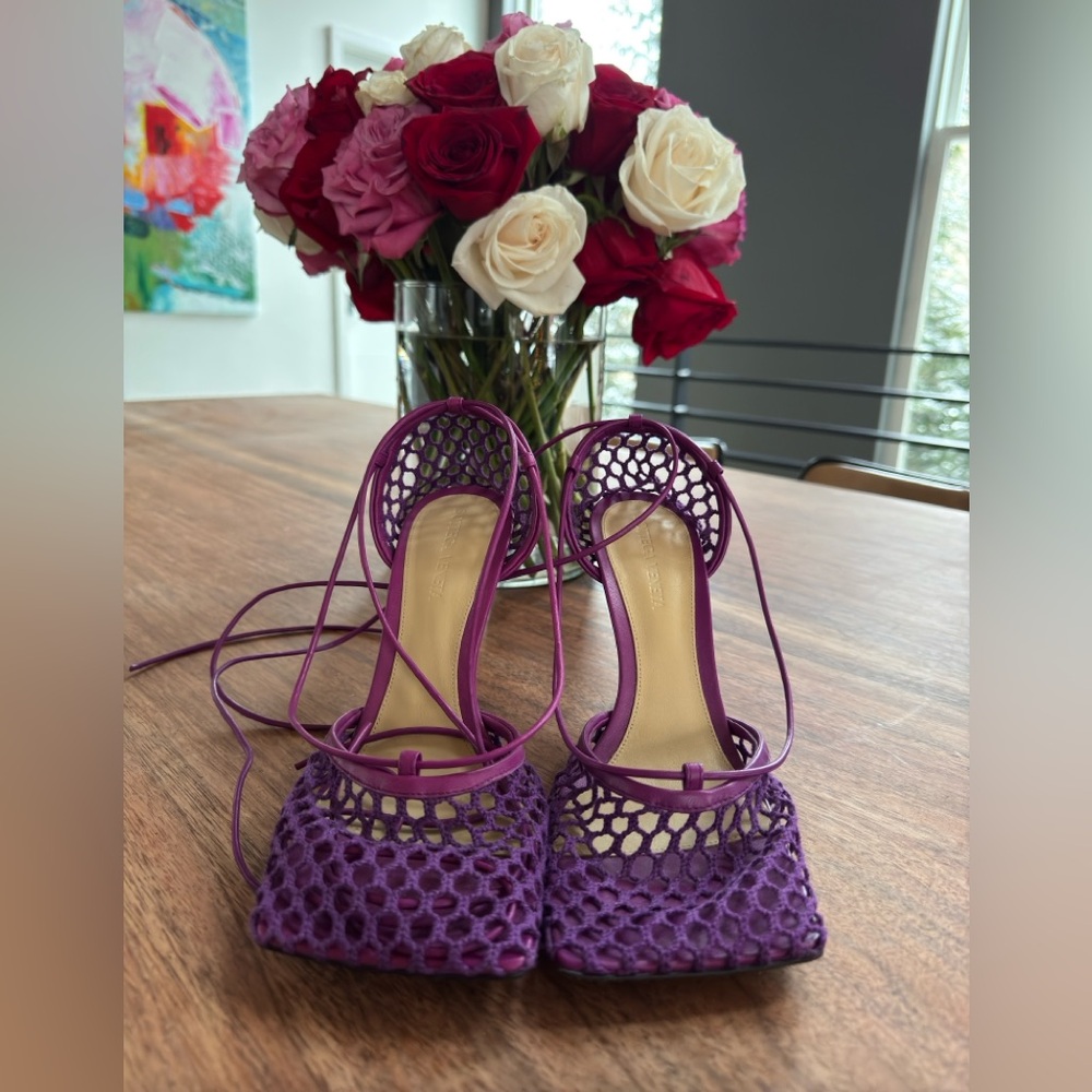 Like New BOTTEGA VENETA
D'Orsay Pumps purple - Picture 2 of 4